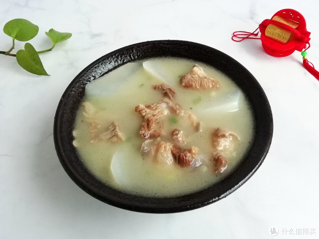 炖羊肉汤时，记住这关键两步，保准羊肉汤奶白鲜香，无膻味