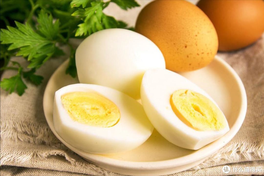 煮鸡蛋几分钟最合适？记住这个时间，保证鸡蛋又嫩又滑，还好剥壳